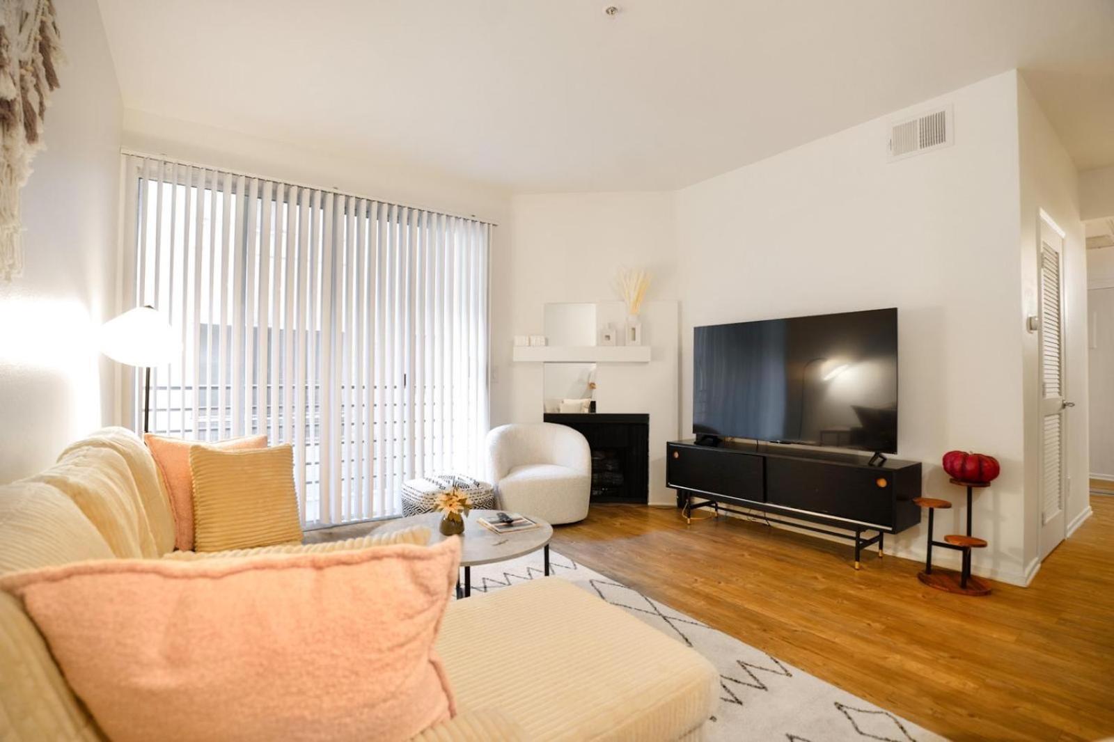 Universal Vibes 1 Bed With Free Parking In Appartement